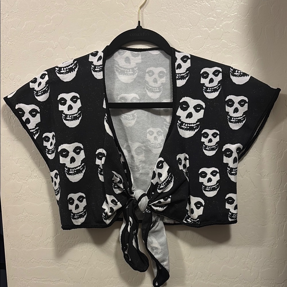 Horror Print Tie-Front Top - set of 2